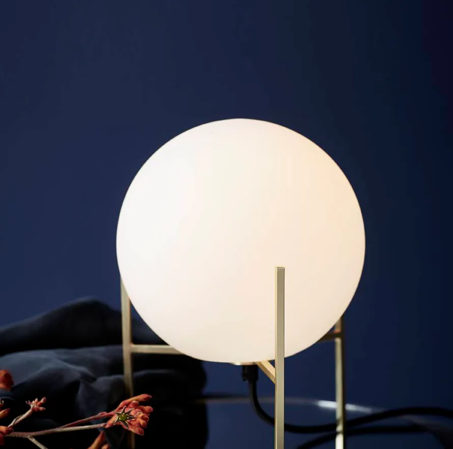 Alton stolní opálové sklo, mosaz